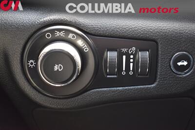 2015 Chrysler 200 S AWD 4dr Sedan! Push Start! Back Up Camera! Uconnect Infotainment System! Bluetooth w/Voice Activation! Premium Audio System! Traction Control! - Photo 15 - Portland, OR 97266