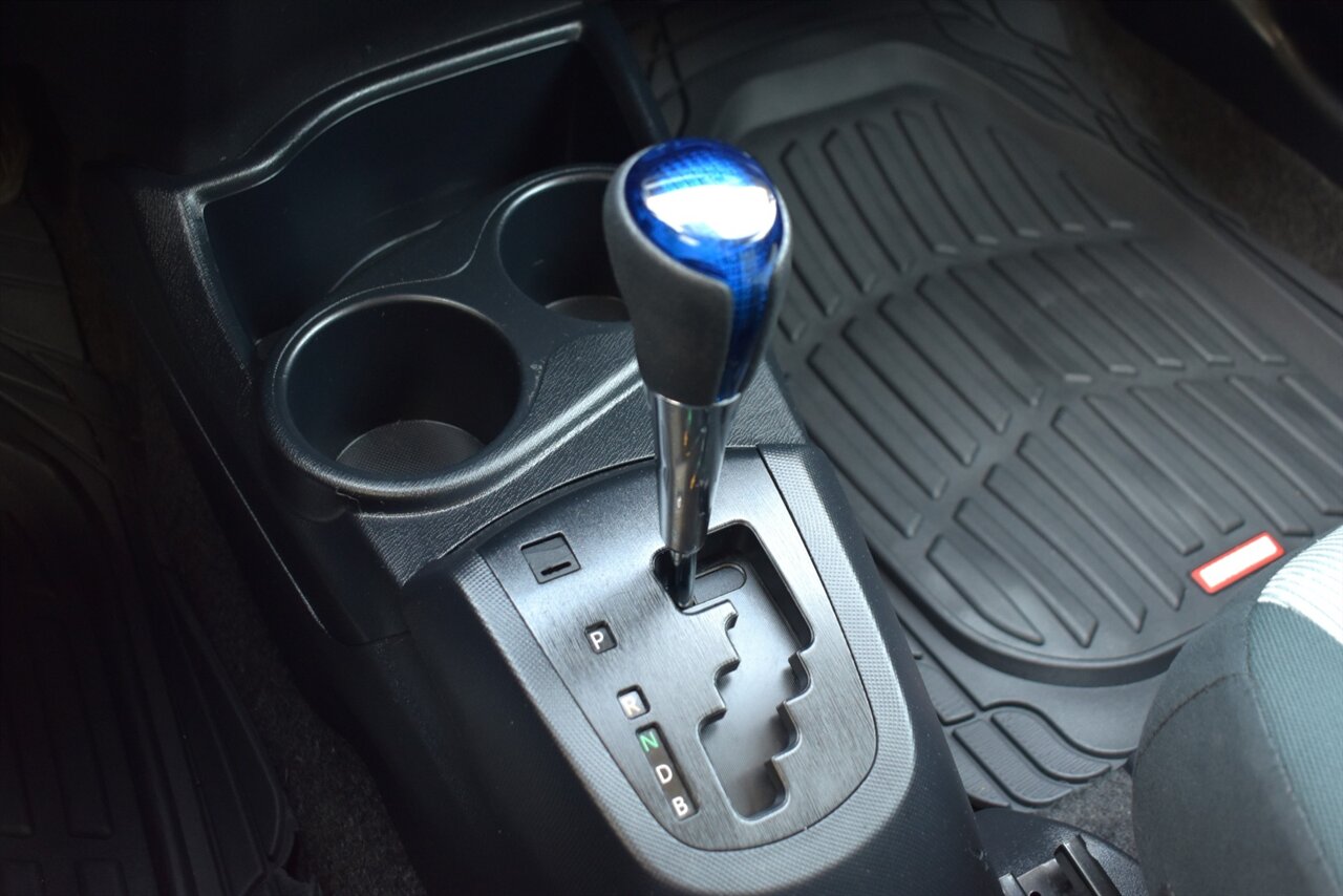 2015 Toyota Prius c Two 4dr Hatchback! 53 City MPG! 46 Hwy MPG! Brake Assist & Smart Stop Technology! Ev & Eco Modes! Traction Control! Bluetooth Connectivity! All Weather Mats! - Photo 25 - Portland, OR 97266