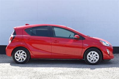 2015 Toyota Prius c Two 4dr Hatchback! 53 City MPG! 46 Hwy MPG! Brake Assist & Smart Stop Technology! Ev & Eco Modes! Traction Control! Bluetooth Connectivity! All Weather Mats! - Photo 6 - Portland, OR 97266