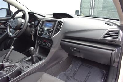 2017 Subaru Impreza 2.0i  AWD 4dr Wagon! 5 Speed Manual! Back Up Camera! Traction Control! Apple CarPlay! Android Auto! - Photo 12 - Portland, OR 97266