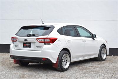 2017 Subaru Impreza 2.0i  AWD 4dr Wagon! 5 Speed Manual! Back Up Camera! Traction Control! Apple CarPlay! Android Auto! - Photo 5 - Portland, OR 97266
