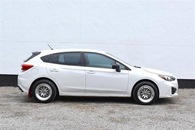 2017 Subaru Impreza 2.0i  AWD 4dr Wagon! 5 Speed Manual! Back Up Camera! Traction Control! Apple CarPlay! Android Auto! - Photo 6 - Portland, OR 97266