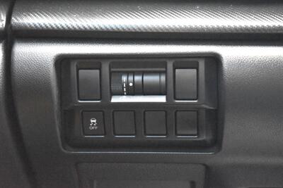 2017 Subaru Impreza 2.0i  AWD 4dr Wagon! 5 Speed Manual! Back Up Camera! Traction Control! Apple CarPlay! Android Auto! - Photo 18 - Portland, OR 97266