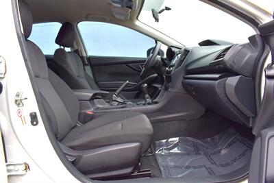 2017 Subaru Impreza 2.0i  AWD 4dr Wagon! 5 Speed Manual! Back Up Camera! Traction Control! Apple CarPlay! Android Auto! - Photo 30 - Portland, OR 97266