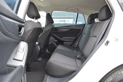 2017 Subaru Impreza 2.0i  AWD 4dr Wagon! 5 Speed Manual! Back Up Camera! Traction Control! Apple CarPlay! Android Auto! - Photo 28 - Portland, OR 97266