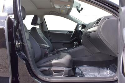 2017 Volkswagen Jetta 1.4T SE  4dr Sedan! Backup Camera! Blind Spot Monitor! Apple CarPlay! Android Auto! Heated Leather Seats! Sunroof! - Photo 30 - Portland, OR 97266