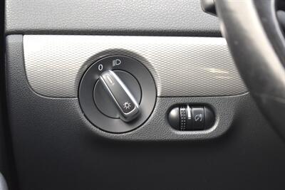 2017 Volkswagen Jetta 1.4T SE  4dr Sedan! Backup Camera! Blind Spot Monitor! Apple CarPlay! Android Auto! Heated Leather Seats! Sunroof! - Photo 17 - Portland, OR 97266