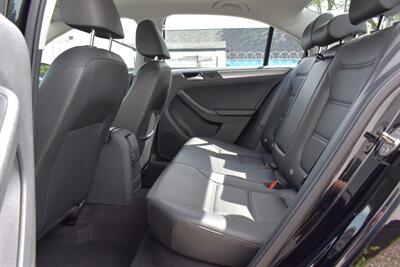 2017 Volkswagen Jetta 1.4T SE  4dr Sedan! Backup Camera! Blind Spot Monitor! Apple CarPlay! Android Auto! Heated Leather Seats! Sunroof! - Photo 28 - Portland, OR 97266