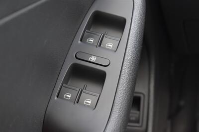 2017 Volkswagen Jetta 1.4T SE  4dr Sedan! Backup Camera! Blind Spot Monitor! Apple CarPlay! Android Auto! Heated Leather Seats! Sunroof! - Photo 16 - Portland, OR 97266