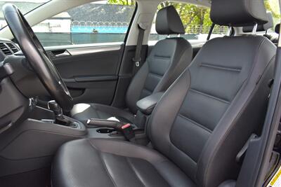 2017 Volkswagen Jetta 1.4T SE  4dr Sedan! Backup Camera! Blind Spot Monitor! Apple CarPlay! Android Auto! Heated Leather Seats! Sunroof! - Photo 11 - Portland, OR 97266