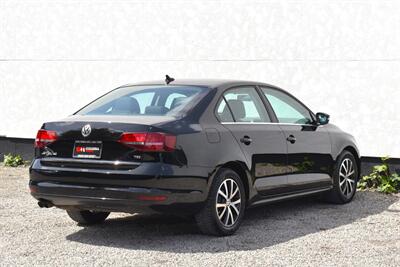 2017 Volkswagen Jetta 1.4T SE  4dr Sedan! Backup Camera! Blind Spot Monitor! Apple CarPlay! Android Auto! Heated Leather Seats! Sunroof! - Photo 5 - Portland, OR 97266