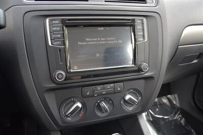 2017 Volkswagen Jetta 1.4T SE  4dr Sedan! Backup Camera! Blind Spot Monitor! Apple CarPlay! Android Auto! Heated Leather Seats! Sunroof! - Photo 23 - Portland, OR 97266