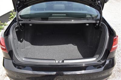 2017 Volkswagen Jetta 1.4T SE  4dr Sedan! Backup Camera! Blind Spot Monitor! Apple CarPlay! Android Auto! Heated Leather Seats! Sunroof! - Photo 31 - Portland, OR 97266