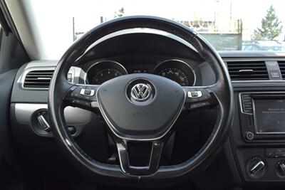 2017 Volkswagen Jetta 1.4T SE  4dr Sedan! Backup Camera! Blind Spot Monitor! Apple CarPlay! Android Auto! Heated Leather Seats! Sunroof! - Photo 15 - Portland, OR 97266