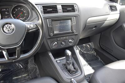 2017 Volkswagen Jetta 1.4T SE  4dr Sedan! Backup Camera! Blind Spot Monitor! Apple CarPlay! Android Auto! Heated Leather Seats! Sunroof! - Photo 22 - Portland, OR 97266