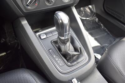 2017 Volkswagen Jetta 1.4T SE  4dr Sedan! Backup Camera! Blind Spot Monitor! Apple CarPlay! Android Auto! Heated Leather Seats! Sunroof! - Photo 27 - Portland, OR 97266