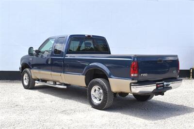 2001 Ford F-250 Super Duty Lariat  4dr SuperCab 4WD Long Bed! Tow Package! Running Boards! Selectable 4WD System! AM/FM/CD Stereo System! Cruise Control! Leather Interior! All Weather Mats! - Photo 2 - Portland, OR 97266