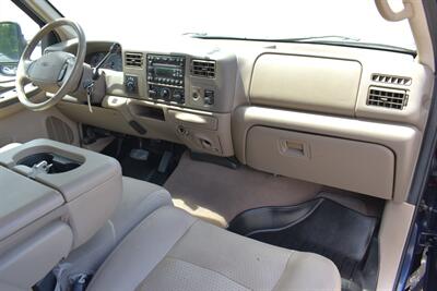 2001 Ford F-250 Super Duty Lariat  4dr SuperCab 4WD Long Bed! Tow Package! Running Boards! Selectable 4WD System! AM/FM/CD Stereo System! Cruise Control! Leather Interior! All Weather Mats! - Photo 12 - Portland, OR 97266