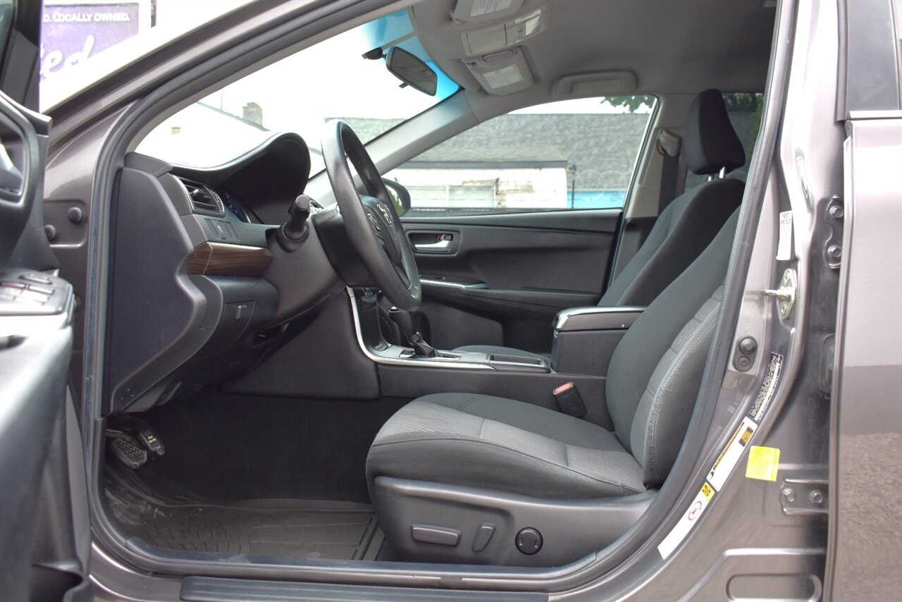 2016 Toyota Camry LE 4dr Sedan! **BY APPOINTMENT ONLY** Toyota Safety Sense 2.5! Back Up Camera! Cruise Control! Bluetooth Connectivity! - Photo 10 - Portland, OR 97266