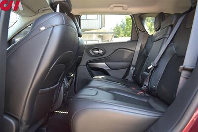 2019 Jeep Cherokee Latitude Plus  4x4 4dr SUV! Back Up Camera! Bluetooth/USB/Aux! Parking Assist! Auto-Stop/Start Tech! Snow/Sport/Mud/Sand Drive Modes! Roof Rails! All Weather Floor Mats! - Photo 18 - Portland, OR 97266
