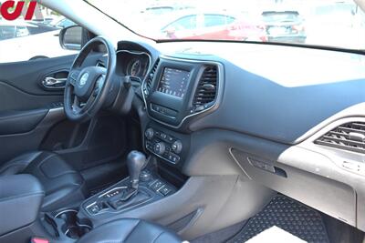 2019 Jeep Cherokee Latitude Plus  4x4 4dr SUV! Back Up Camera! Bluetooth/USB/Aux! Parking Assist! Auto-Stop/Start Tech! Snow/Sport/Mud/Sand Drive Modes! Roof Rails! All Weather Floor Mats! - Photo 11 - Portland, OR 97266