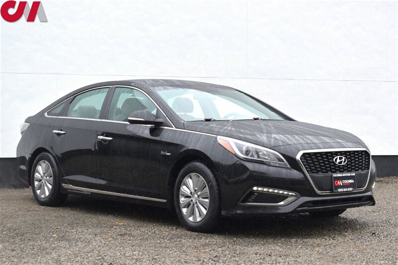 2016 Hyundai SONATA Hybrid SE  4dr Sedan! 39 City MPG! 43 Hwy MPG! Back Up Camera! Bluetooth w/Voice Activation! Eco & Sport Drive Modes! Traction Control! Cruise Control!