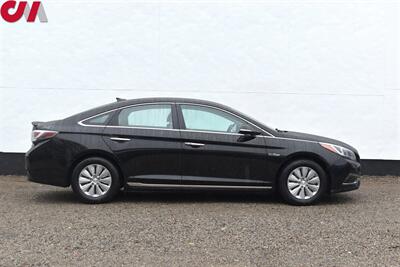 2016 Hyundai SONATA Hybrid SE  4dr Sedan! 39 City MPG! 43 Hwy MPG! Back Up Camera! Bluetooth w/Voice Activation! Eco & Sport Drive Modes! Traction Control! Cruise Control! - Photo 6 - Portland, OR 97266