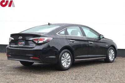 2016 Hyundai SONATA Hybrid SE  4dr Sedan! 39 City MPG! 43 Hwy MPG! Back Up Camera! Bluetooth w/Voice Activation! Eco & Sport Drive Modes! Traction Control! Cruise Control! - Photo 5 - Portland, OR 97266