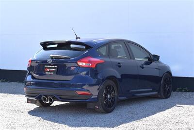 2016 Ford Focus ST Hatchback 4dr  Turbo! 6-Speed Manual! EcoBoost Power! Custom Blow-Off Valve! Sport Suspension! Backup Camera! Bluetooth! - Photo 6 - Portland, OR 97266