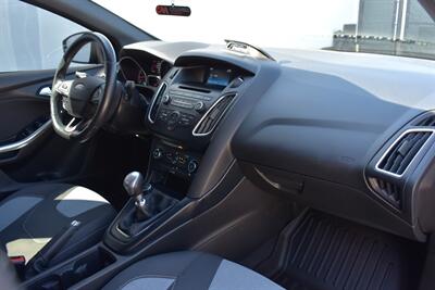 2016 Ford Focus ST Hatchback 4dr  Turbo! 6-Speed Manual! EcoBoost Power! Custom Blow-Off Valve! Sport Suspension! Backup Camera! Bluetooth! - Photo 11 - Portland, OR 97266