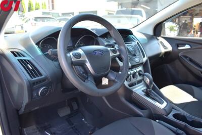 2014 Ford Focus SE  4dr Sedan! Cruise Control! 26 City MPG & 36 Hwy MPG! Bluetooth! Brake Actuated Limited Slip Differential! Fog Lights! - Photo 3 - Portland, OR 97266