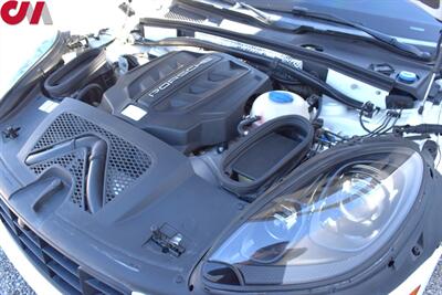 2018 Porsche Macan GTS  4dr SUV!**APPOINTMENT ONLY**Twin-Turbo V6! PDK Transmission! Sport Chrono! PASM Suspension! AWD! Apple CarPlay! Heated Seats! Backup Camera! - Photo 38 - Portland, OR 97266