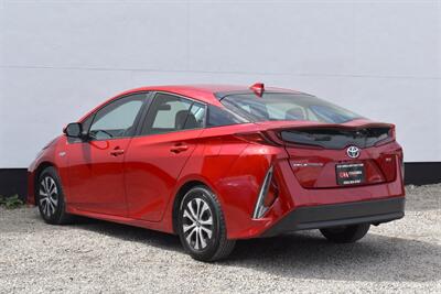2022 Toyota Prius Prime XLE  4dr Hatchback! Toyota Safety Sense! Adaptive Cruise Control! Lane Keep Assist! Apple CarPlay & Android Auto! Backup Camera! - Photo 2 - Portland, OR 97266