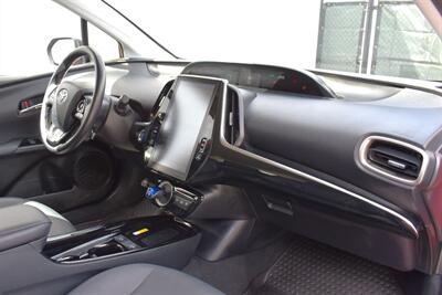 2022 Toyota Prius Prime XLE  4dr Hatchback! Toyota Safety Sense! Adaptive Cruise Control! Lane Keep Assist! Apple CarPlay & Android Auto! Backup Camera! - Photo 11 - Portland, OR 97266