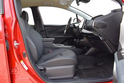 2022 Toyota Prius Prime XLE  4dr Hatchback! Toyota Safety Sense! Adaptive Cruise Control! Lane Keep Assist! Apple CarPlay & Android Auto! Backup Camera! - Photo 22 - Portland, OR 97266