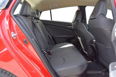 2022 Toyota Prius Prime XLE  4dr Hatchback! Toyota Safety Sense! Adaptive Cruise Control! Lane Keep Assist! Apple CarPlay & Android Auto! Backup Camera! - Photo 21 - Portland, OR 97266