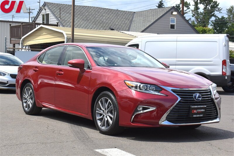 2017 Lexus ES 300h  4dr Sedan**BY APPOINTMENT ONLY** Back Up Cam! Navi! Blind Spot Monitor! Parking Assist! Lane Assist! Bluetooth! Heated & Cooled Leather Seats! Sunroof!