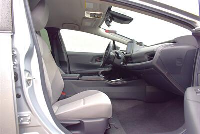 2023 Toyota Prius LE  4dr Hatchback! 57 City MPG! 56 Hwy MPG! Toyota Safety Sense 3.0 w/Pre-Collision! Blind Spot Monitor w/Rear Cross-Traffic Alert! Back Up Camera! Apple CarPlay! Android Auto! Eco/Sport/EV Drive Modes! - Photo 21 - Portland, OR 97266