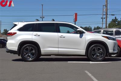 2017 Toyota Highlander Limited Platinum  AWD 4dr SUV**BY APPOINTMENT ONLY** 3rd Row Seats! Back Up Camera! Blind Spot Monitor! Lane Assist! Navi! Bluetooth! Heated & Cooled Leather Seats! Pano-Sunroof! - Photo 6 - Portland, OR 97266