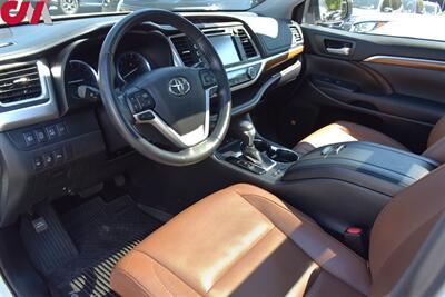 2017 Toyota Highlander Limited Platinum  AWD 4dr SUV**BY APPOINTMENT ONLY** 3rd Row Seats! Back Up Camera! Blind Spot Monitor! Lane Assist! Navi! Bluetooth! Heated & Cooled Leather Seats! Pano-Sunroof! - Photo 3 - Portland, OR 97266