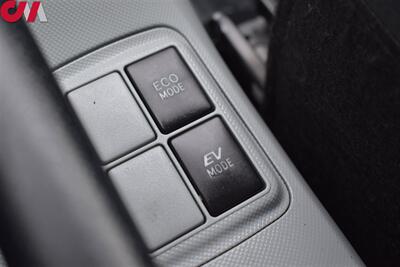 2013 Toyota Prius c Two  4dr Hatchback! 53 City MPG! 46 Hwy MPG! EV/ECO/Pwr Drive Modes! Bluetooth/USB/Aux-In! Brake Assist & Smart Stop Technology! Roof Rack! - Photo 21 - Portland, OR 97266