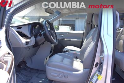 2015 Toyota Sienna XLE 7-Passenger 4dr Mini-Van! Star Safety System! Back Up Camera! Navigation! Blind Spot Monitor! Parking Assist! Heated Leather Seats! Sunroof! - Photo 10 - Portland, OR 97266