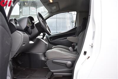 2019 Nissan NV200 SV  4dr Cargo Mini-Van Back Up Camera! Bluetooth w/Voice Activation! Traction Control! Bulkhead Partition! 24 City / 26 Hwy MPG! Driver-Side Shelves! - Photo 10 - Portland, OR 97266