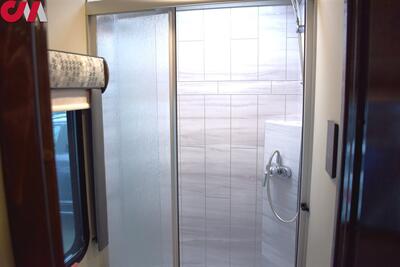 2019 Mercedes-Benz Sprinter 4500  4X2 2dr 170 in. WB Chassis! Back Up Camera! Lane Assist! Bluetooth! Bed/Fold-Out Couch/Restroom w/Shower/Kitchen! Tow Pkg! - Photo 41 - Portland, OR 97266