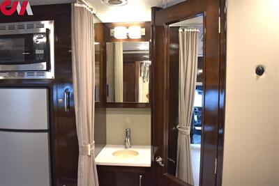 2019 Mercedes-Benz Sprinter 4500  4X2 2dr 170 in. WB Chassis! Back Up Camera! Lane Assist! Bluetooth! Bed/Fold-Out Couch/Restroom w/Shower/Kitchen! Tow Pkg! - Photo 39 - Portland, OR 97266