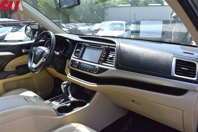 2014 Toyota Highlander XLE  AWD 4dr SUV! 3rd Row Seating! Back Up Cam! Navigation! Bluetooth! Blu-Ray Player! Center Lock Diff! Snow Drive Mode! Heated Leather Seats! Sunroof! Tow Hitch! - Photo 11 - Portland, OR 97266