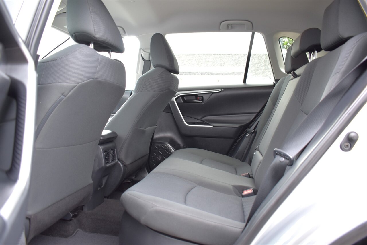 2019 Toyota RAV4 Hybrid LE AWD 4dr SUV! 41 City MPG! 38 Hwy MPG! Back Up Camera! Lane Assist! Blind Spot Monitor! Bluetooth Connectivity! Roof Rack! Heated Seats! Sport/ECO/EV/Trail Drive Modes! - Photo 28 - Portland, OR 97266