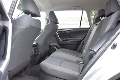 2019 Toyota RAV4 Hybrid LE AWD 4dr SUV! 41 City MPG! 38 Hwy MPG! Back Up Camera! Lane Assist! Blind Spot Monitor! Bluetooth Connectivity! Roof Rack! Heated Seats! Sport/ECO/EV/Trail Drive Modes! - Photo 28 - Portland, OR 97266