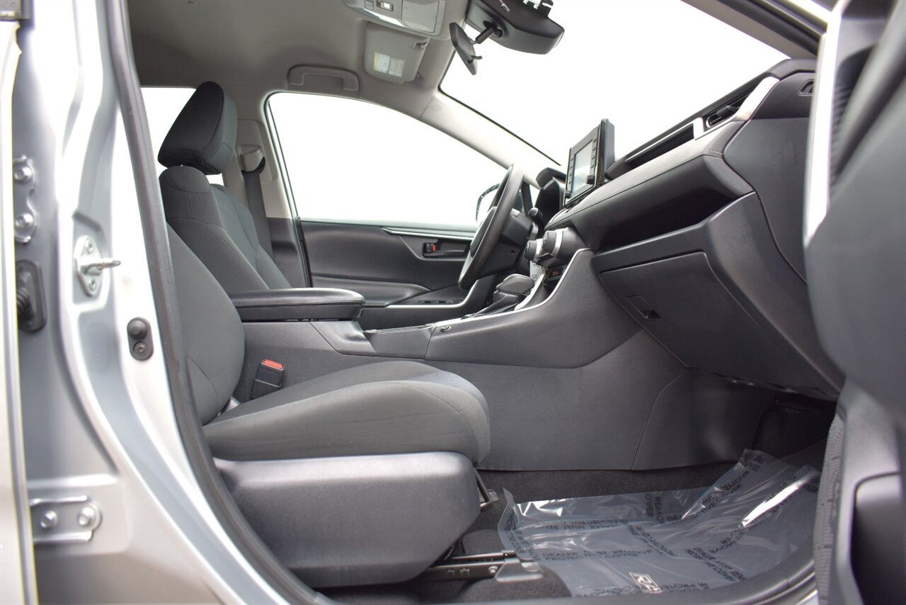 2019 Toyota RAV4 Hybrid LE AWD 4dr SUV! 41 City MPG! 38 Hwy MPG! Back Up Camera! Lane Assist! Blind Spot Monitor! Bluetooth Connectivity! Roof Rack! Heated Seats! Sport/ECO/EV/Trail Drive Modes! - Photo 30 - Portland, OR 97266