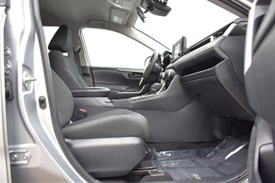 2019 Toyota RAV4 Hybrid LE AWD 4dr SUV! 41 City MPG! 38 Hwy MPG! Back Up Camera! Lane Assist! Blind Spot Monitor! Bluetooth Connectivity! Roof Rack! Heated Seats! Sport/ECO/EV/Trail Drive Modes! - Photo 30 - Portland, OR 97266